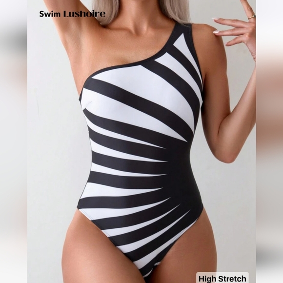 ‼️NEW‼️Geometric Black and White One-Piece Swimsuit Size XL - Picture 1 of 6